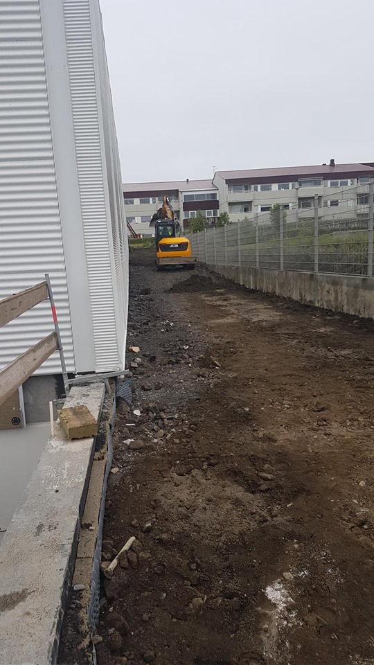 Framkvæmdir á lóð íþróttamiðstöðvar 3