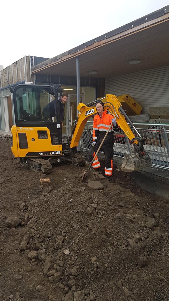 Framkvæmdir á lóð íþróttamiðstöðvar 2