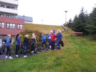 Grunnskólabörn í íþróttatíma