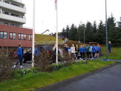 Grunnskólabörn í íþróttatíma