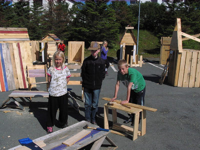 Börn á smíðavellinum Börn á smíðavellinum