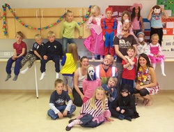 Börn á leikjanámskeiði