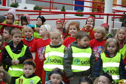 Leikskólabörn á Eiðistorgi