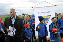 Við vígslu gervigrasvallar - Lárus B. Lárusson