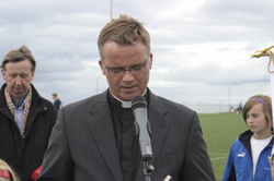 Við vígslu gervigrasvallar - séra Sigurður Grétar Helgason