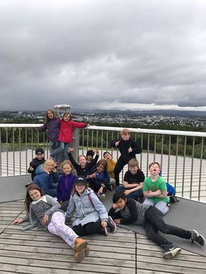 Börn á leikjanámskeiði