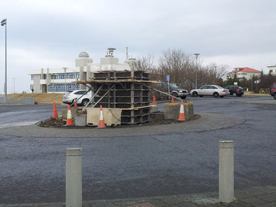 Listaverk við Sundlaug Listaverk við Sundlaug