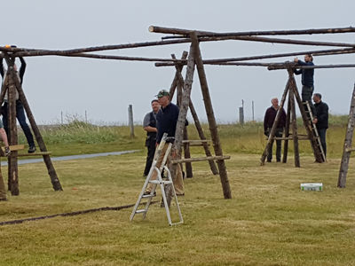 Trönur reistar Trönur reistar
