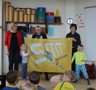 Við mótttöku SMT fánans Við mótttöku SMT fánans