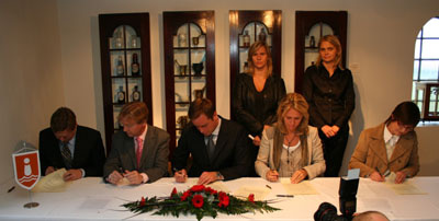 Við undirrtun samnings um Lækningaminjasafn Íslands