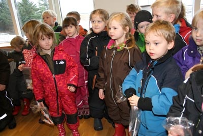 Heimsókn leiskólabarna til bæjarstjóra