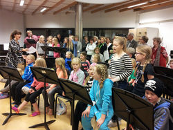 Valdimar Guðmundsson og barnakór