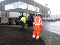 Skyggns bak við tunglið sett á nýjan stöpul Skyggns bak við tunglið sett á nýjan stöpul