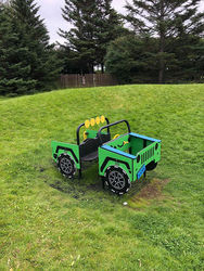 Bíll á Vallarbrautarróló