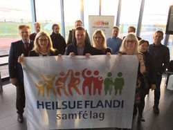 Við undirritun aðildar að Heilsueflandi samfélags, hópmynd