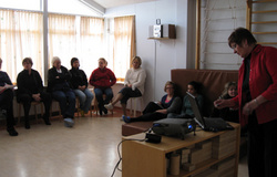 Hrafnhildur Sigurðardóttir ásamt starfsfólki Sólbrekku