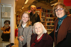 Ánægðir gestir við setningu Menningarhátíðar