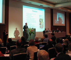 Jónmundur Guðmarsson kynnir stefnu bæjarins í upplýsingatæknimálum