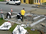 Unnið við bæjarhlið við Nesveg