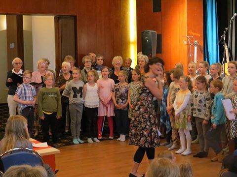 Litlu snillingarnir undir stjórn Ingu Bjargar Stefánsdóttur Litlu snillingarnir undir stjórn Ingu Bjargar Stefánsdóttur