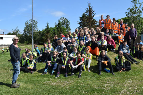 Steinunn Árnadóttir ásamt sumarstarfsmönnum Steinunn Árnadóttir ásamt sumarstarfsmönnum