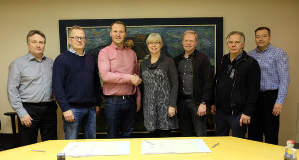Gunnar Lúðvíksson, Guðmundur Þórðarson, Teitur Ingi Valmundsson, Ásgerður Halldórsdóttir, Pétur Vilberg Guðnason, Gísli Hermannsson og Kristinn H. Guðbjartsson. Gunnar Lúðvíksson, Guðmundur Þórðarson, Teitur Ingi Valmundsson, Ásgerður Halldórsdóttir, Pétur Vilberg Guðnason, Gísli Hermannsson og Kristinn H. Guðbjartsson.