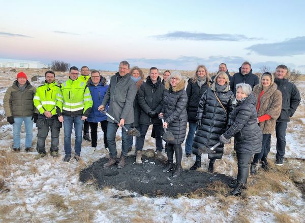 Fyrsta skóflustungan tekin að nýjum búsetukjarna við Kirkjubraut 20 á Seltjarnarnesi