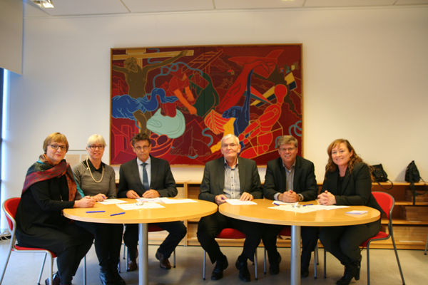 Við undirskrift við RannUng Við undirskrift við RannUng