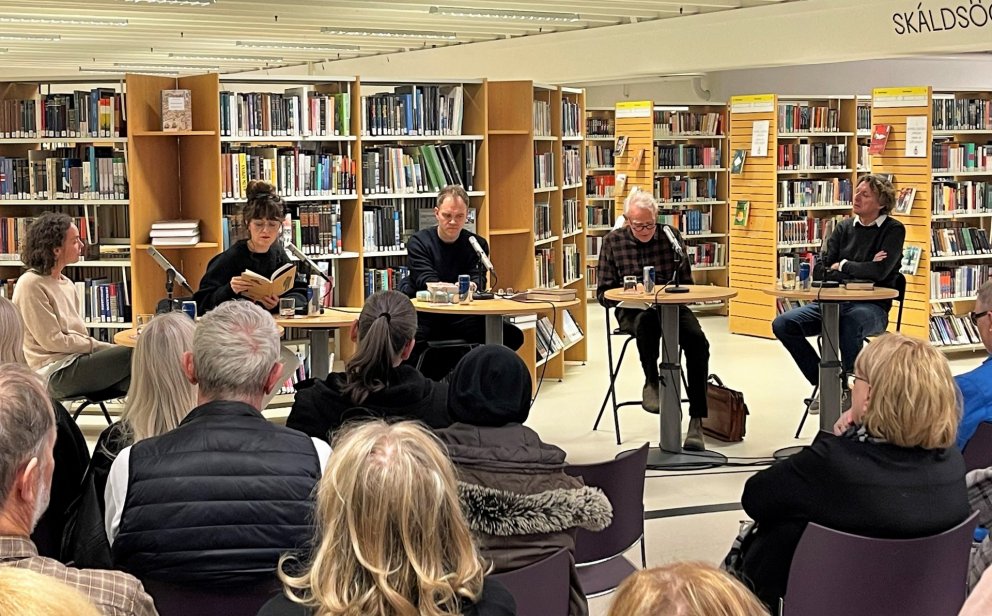 Frá rithöfundakvöldinu