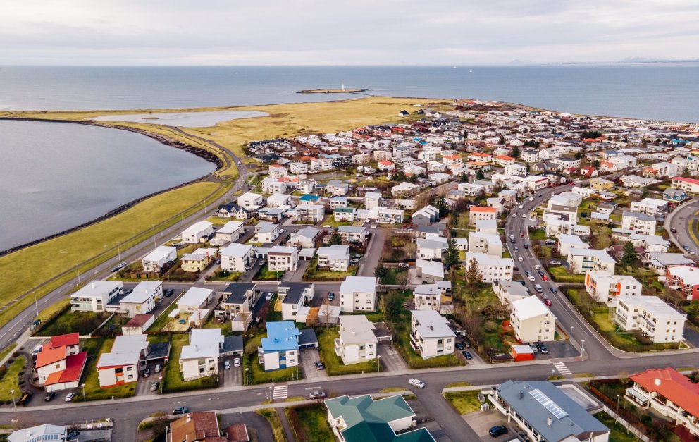 Óskum tilboða í vinnu við útskiptingu lampa fyrir gatna- og stígalýsingu.