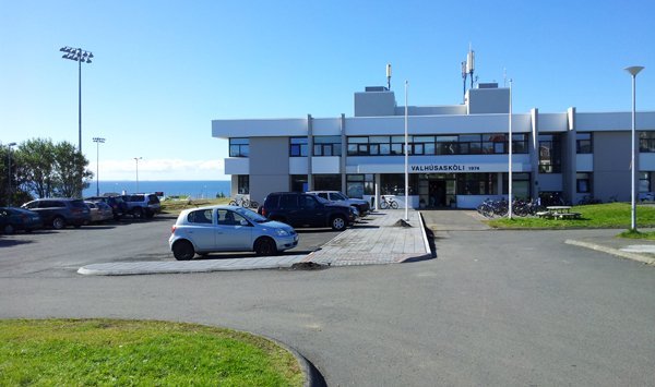 Valhúsaskóli endurnýjaður