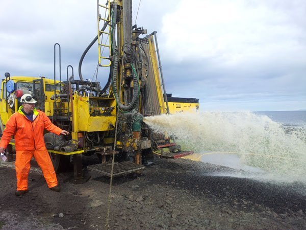 Boranir fyrir heitu vatni hafnar