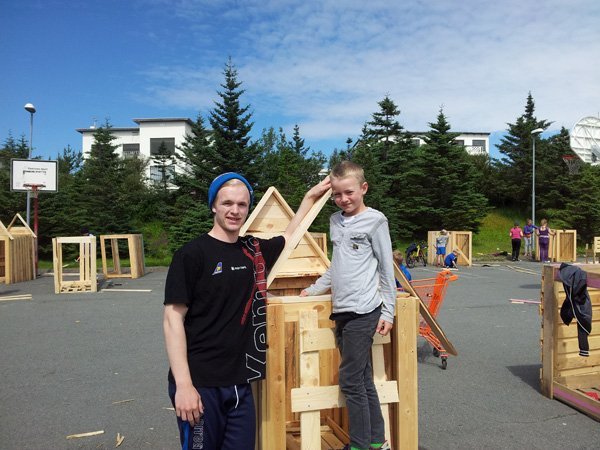 Sumarstarfsmenn setja lit á bæinn