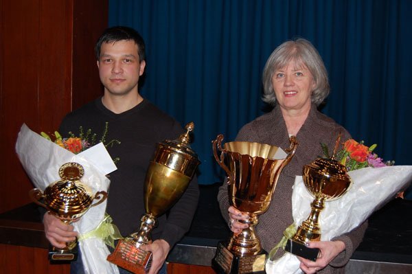 Íþróttamenn ársins 2012 eru Aron Lee Du Teitsson og Eva Hannesdótti