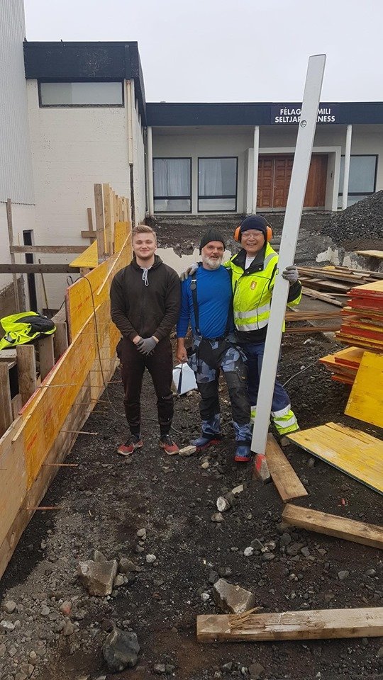 Framkvæmdir á lóð íþróttamiðstöðvar