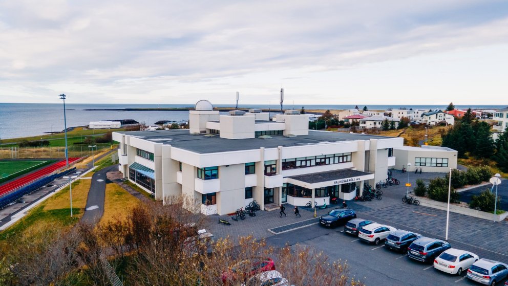 Grunnskóli Seltjarnarness verður að tveimur sjálfstæðum skólum og nýr skólastjóri ráðinn að Valhúsas…