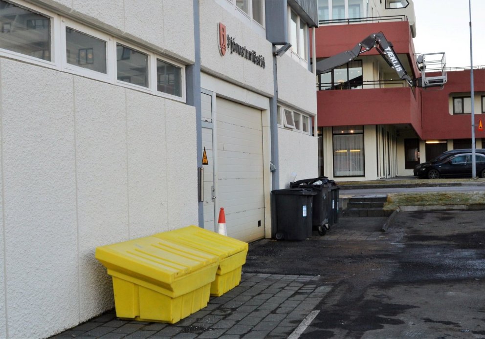 SALT OG SANDUR FYRIR ÍBÚA AÐ SÆKJA SÉR