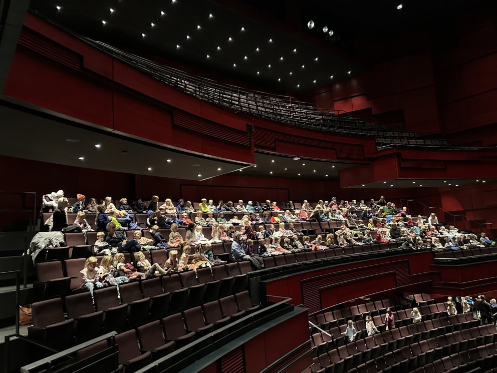 Nemendur í 1. og 2. bekk í Hörpu.