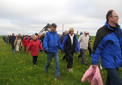 Fjölmenni og fjör í Jónsmessugöngu.