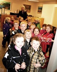 Börn af Sólbrekku í heimsókn hjá bæjarstjóra