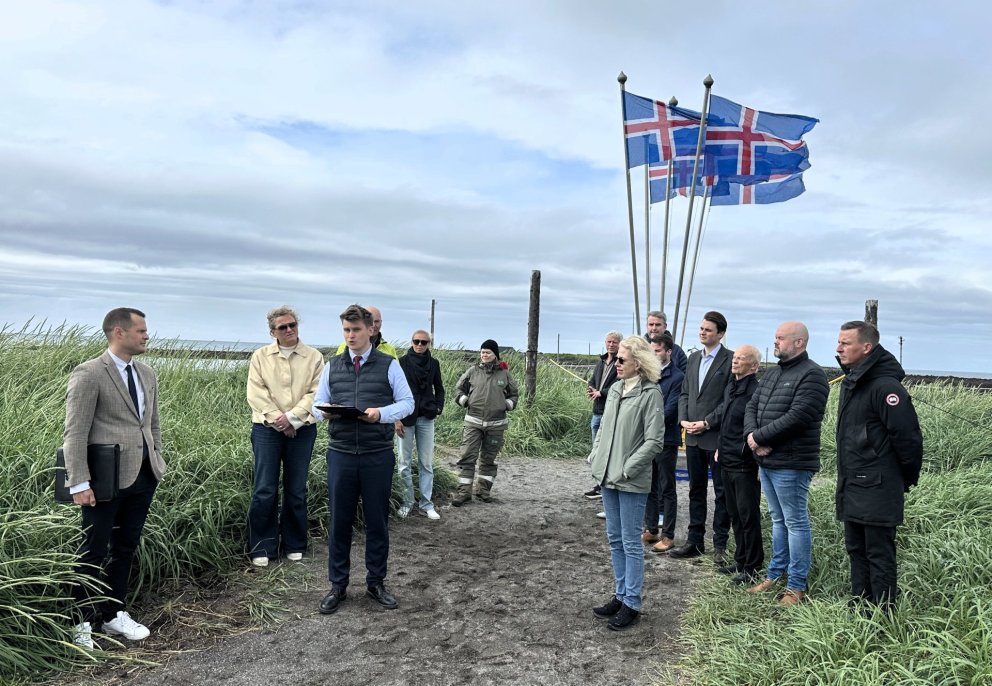 Jóhann Páll Jóhannsson, umhverfis-, orku- og loftslagsráðherra staðfestir stækkun friðlandsins við G&hellip;