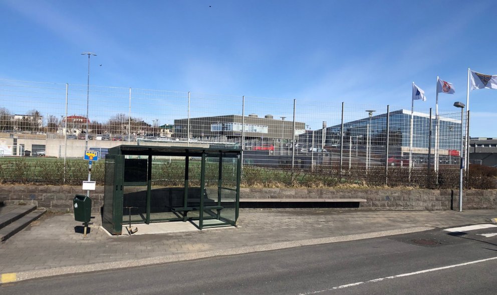 Öruggari stoppistöð Strætó við Suðurströnd virkar vel