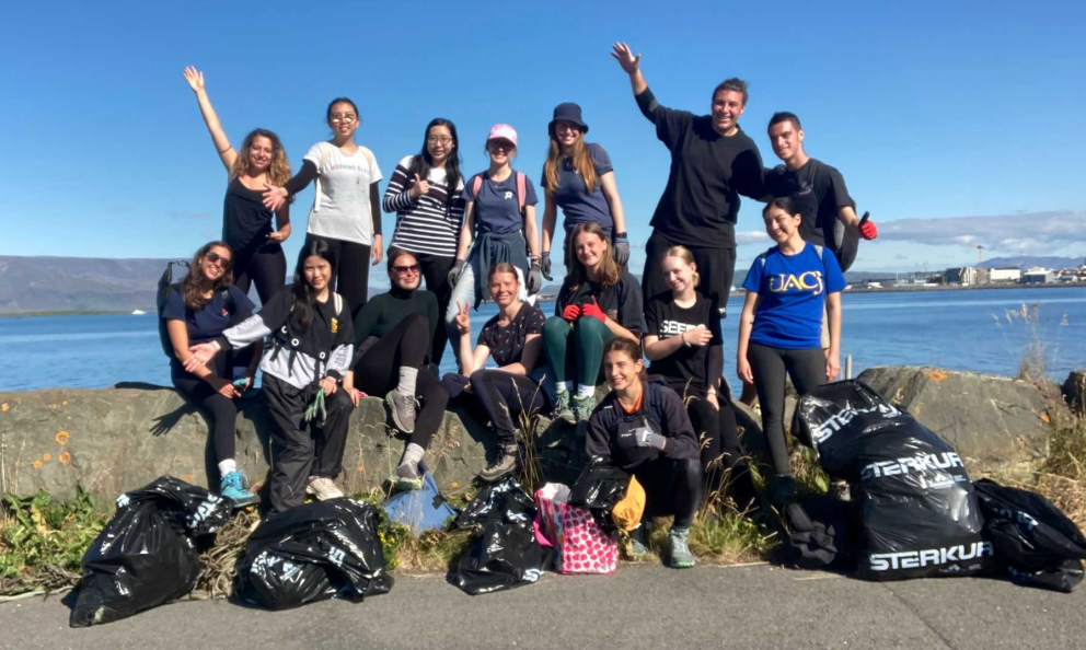 Öflugur og hress hópur á vegum SEEDS Iceland hreinsuðu fjöruna við Seltjarnarnes