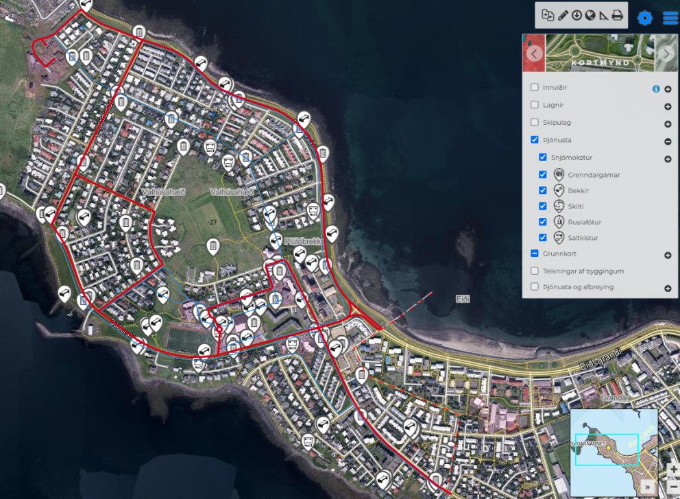 Á heimasíðu bæjarfélagsins er kortasjá, þar sem hægt er að velja skýringamyndir með því að haka við …