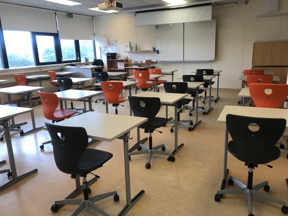 Húsgögn nemenda í Valhúsaskóla endurnýjuð