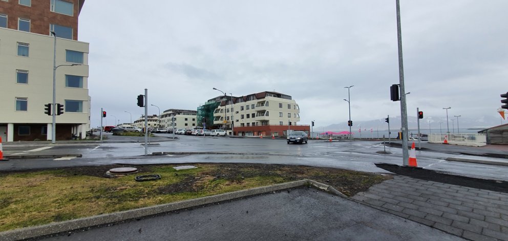 Græntími gönguljósanna á gatnamótum Suðurstrandar og Nesvegs hefur verið uppfærður og virkar vel.