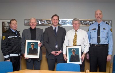 Lögreglunni afhentar myndir