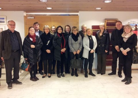 Sóknarnefnd opnar dyrnar