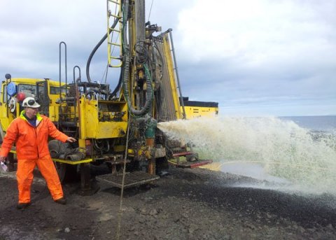 Boranir fyrir heitu vatni hafnar