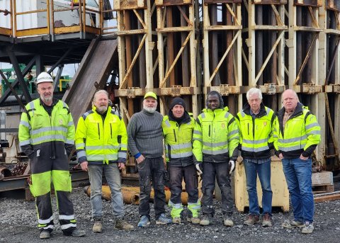 Borverki við nýja borholu hitaveitunnar lokið fyrr en áætlað var